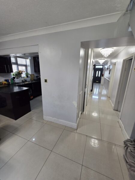 Exceptional 6-Bedroom Detached Bungalow with Large Garden, IG3