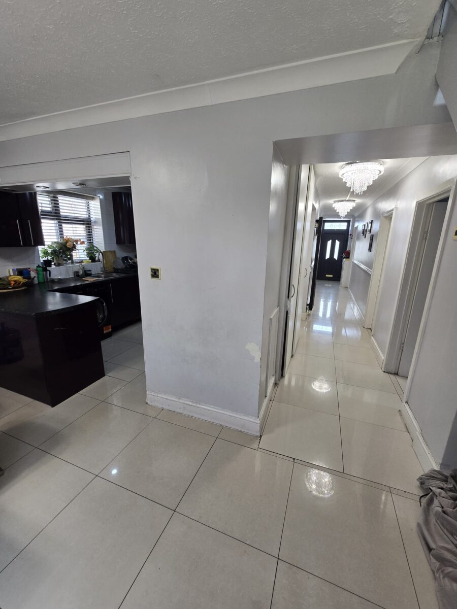 Exceptional 6-Bedroom Detached Bungalow with Large Garden, IG3