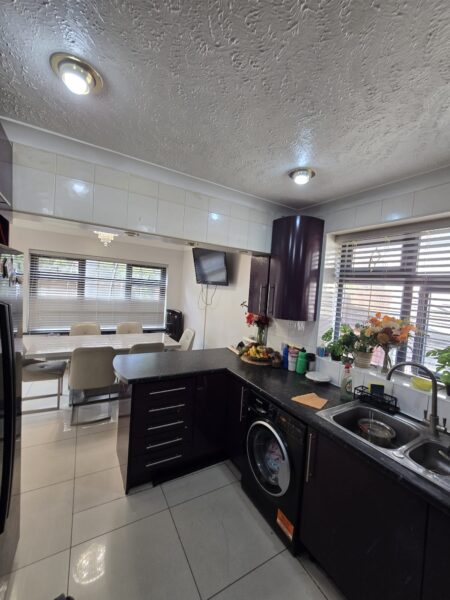 Exceptional 6-Bedroom Detached Bungalow with Large Garden, IG3