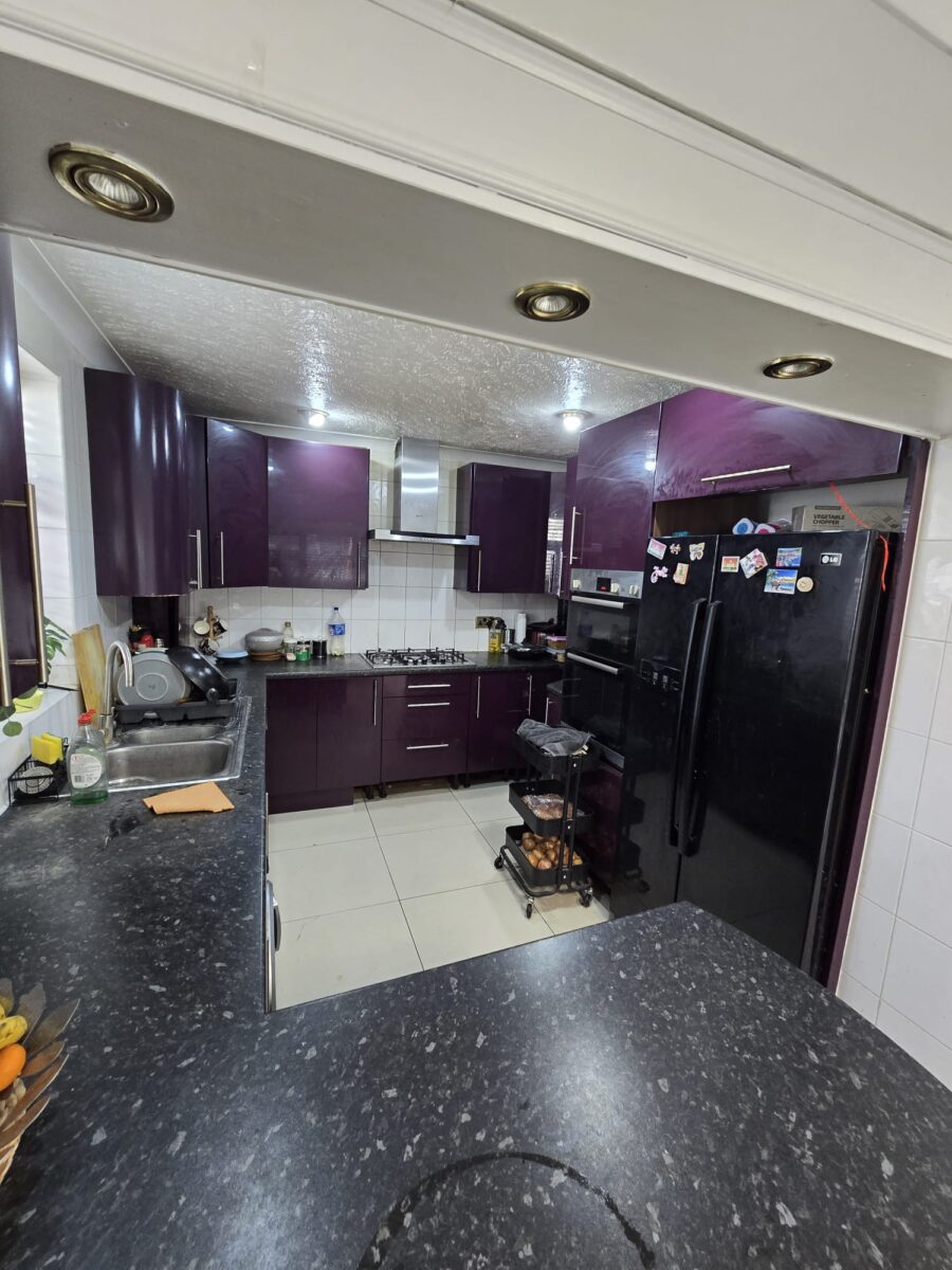 Exceptional 6-Bedroom Detached Bungalow with Large Garden, IG3