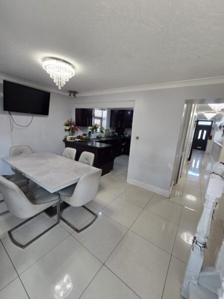 Exceptional 6-Bedroom Detached Bungalow with Large Garden, IG3