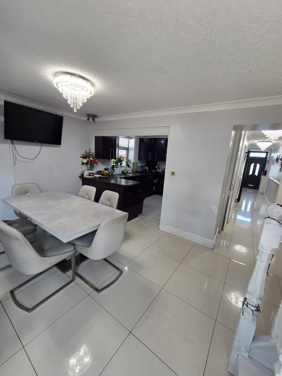 Exceptional 6-Bedroom Detached Bungalow with Large Garden, IG3