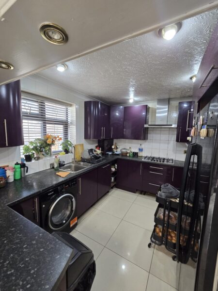 Exceptional 6-Bedroom Detached Bungalow with Large Garden, IG3