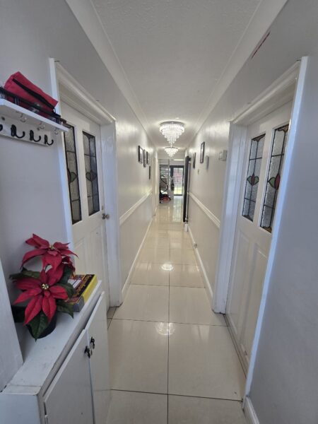 Exceptional 6-Bedroom Detached Bungalow with Large Garden, IG3