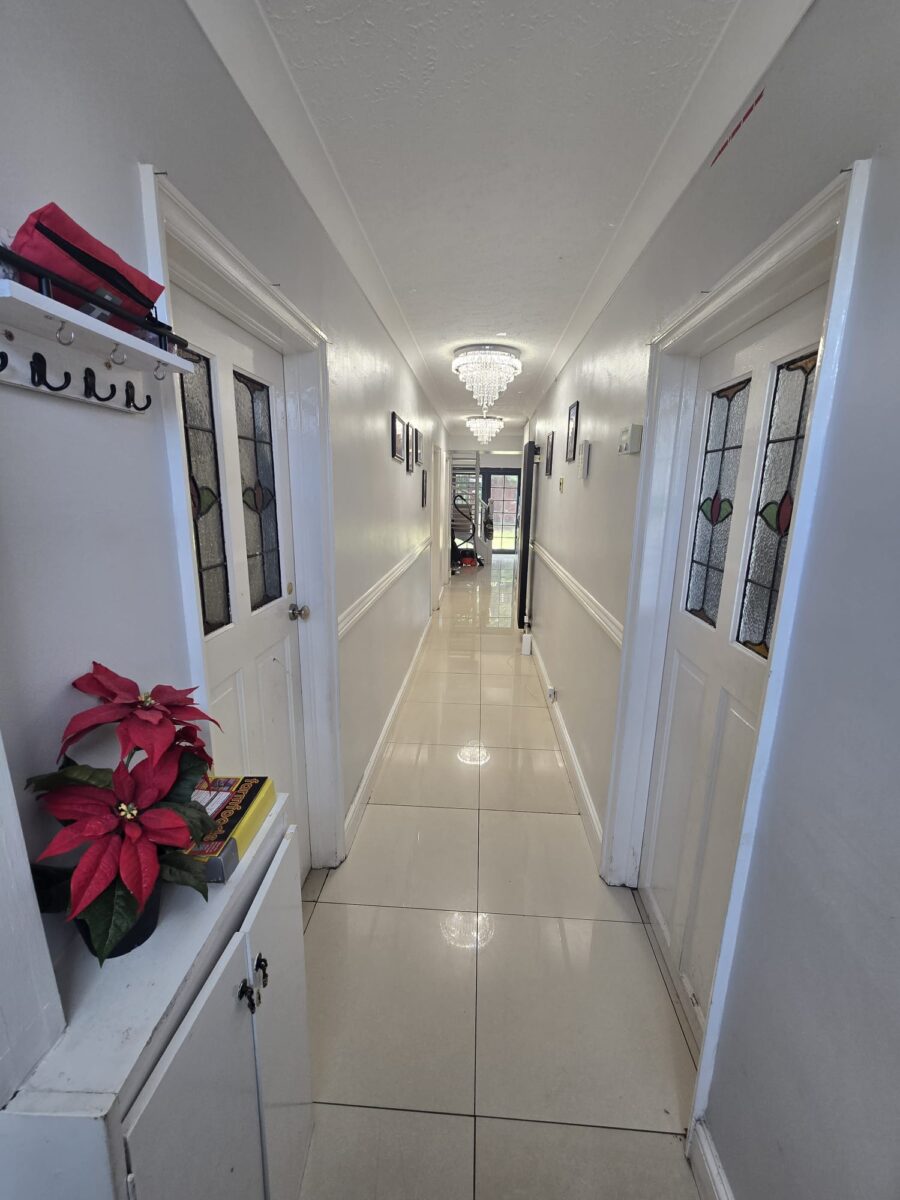 Exceptional 6-Bedroom Detached Bungalow with Large Garden, IG3