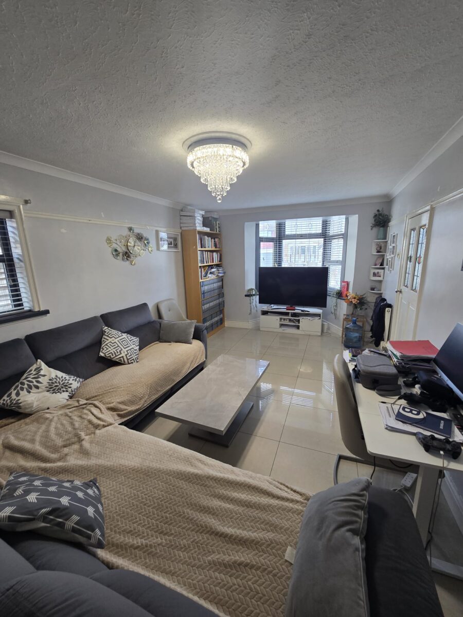 Exceptional 6-Bedroom Detached Bungalow with Large Garden, IG3