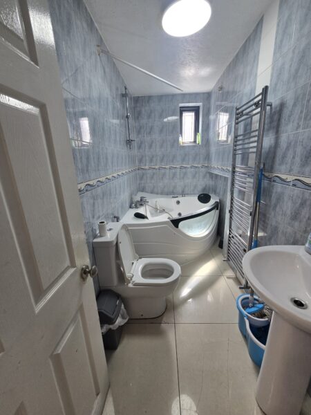 Exceptional 6-Bedroom Detached Bungalow with Large Garden, IG3