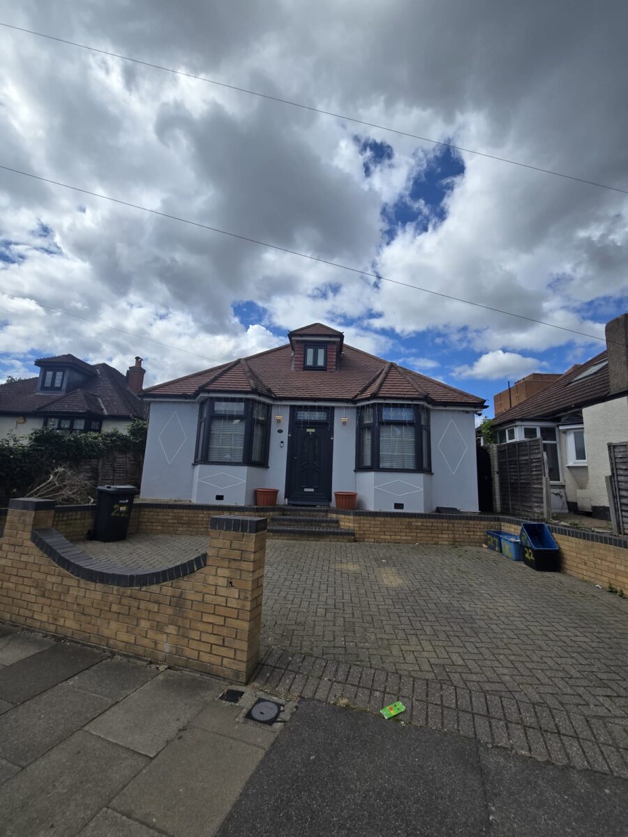 Exceptional 6-Bedroom Detached Bungalow with Large Garden, IG3