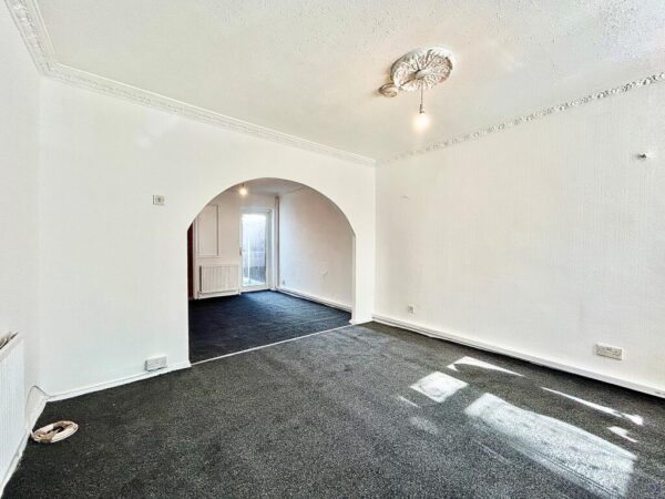 2 Bedroom Terrance House In E12