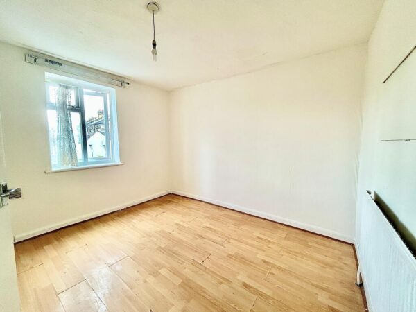 2 Bedroom Terrance House In E12