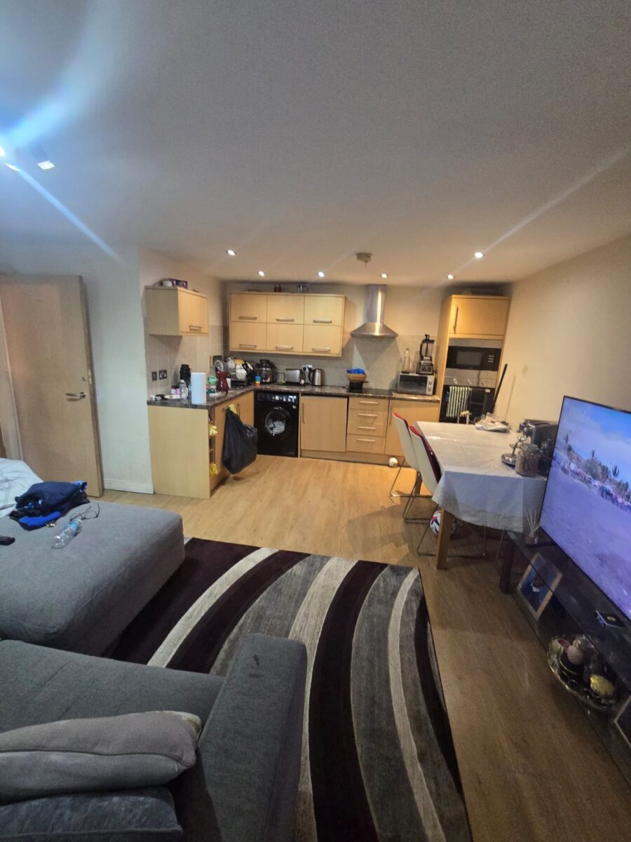 Spacious 2-Bedroom, 2-Bathroom Flat, IG11