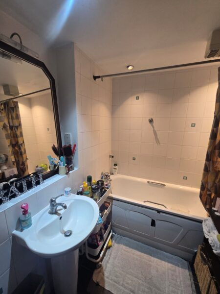 Spacious 2-Bedroom, 2-Bathroom Flat, IG11