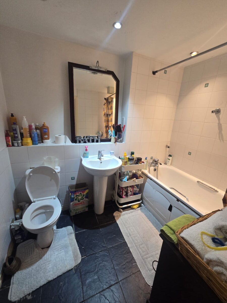 Spacious 2-Bedroom, 2-Bathroom Flat, IG11
