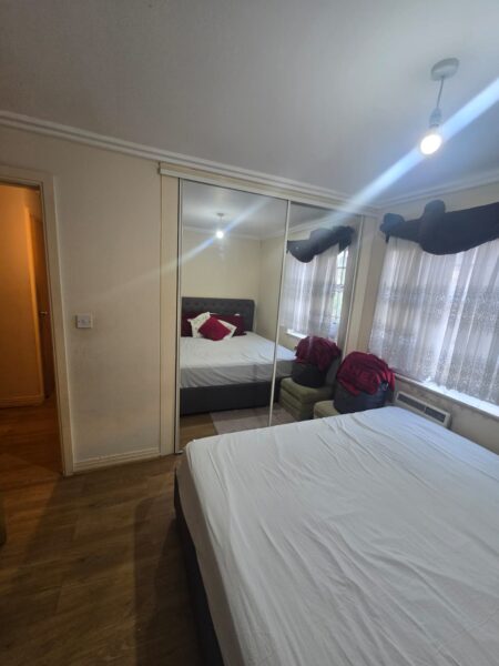 Spacious 2-Bedroom, 2-Bathroom Flat, IG11