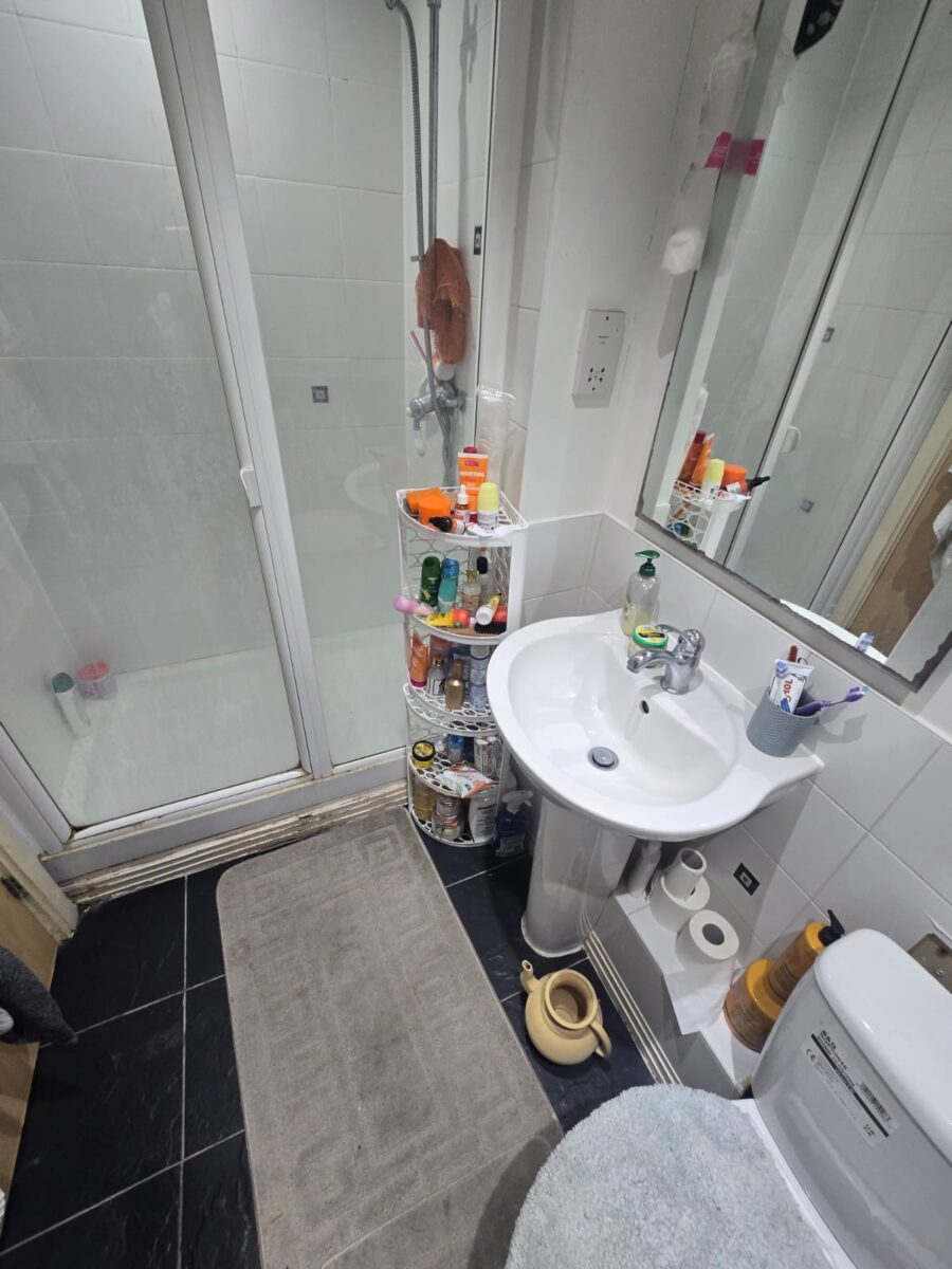 Spacious 2-Bedroom, 2-Bathroom Flat, IG11