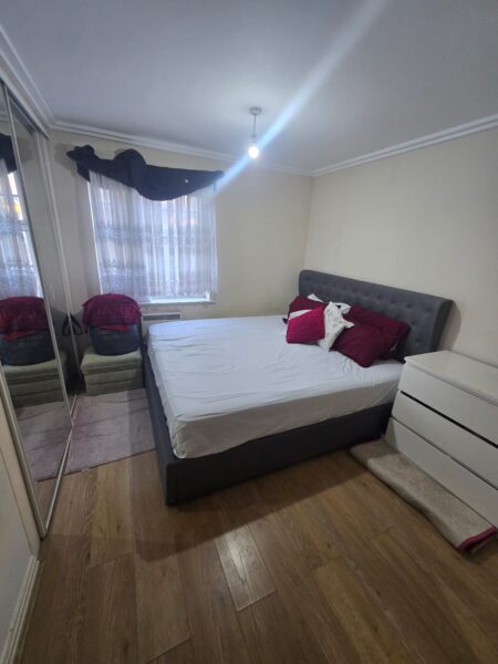 Spacious 2-Bedroom, 2-Bathroom Flat, IG11