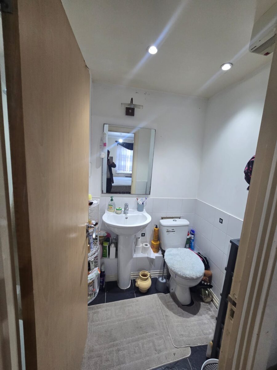Spacious 2-Bedroom, 2-Bathroom Flat, IG11