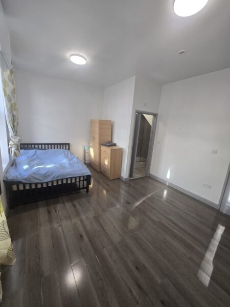 Large Studio with Bills IG1 £1350