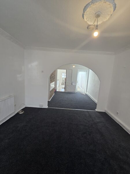 2 Bedroom Terrance House In E12