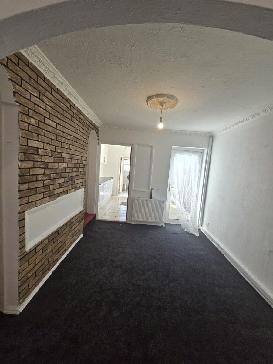 2 Bedroom Terrance House In E12