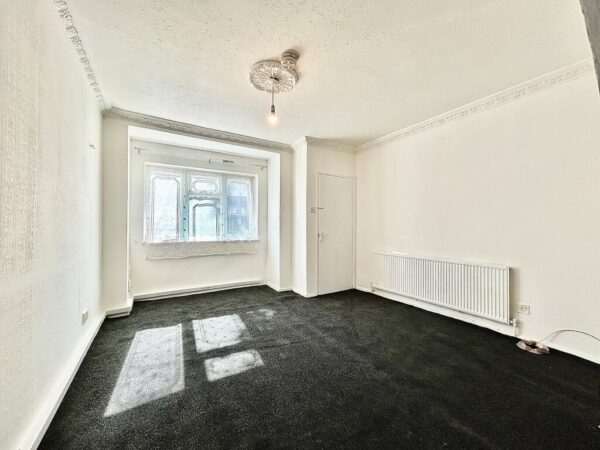 2 Bedroom Terrance House In E12