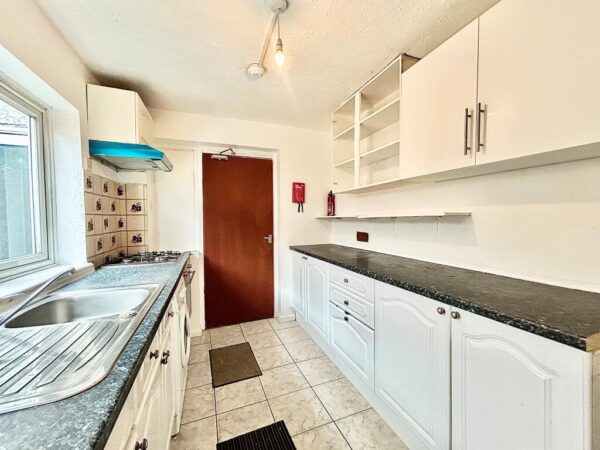 2 Bedroom Terrance House In E12
