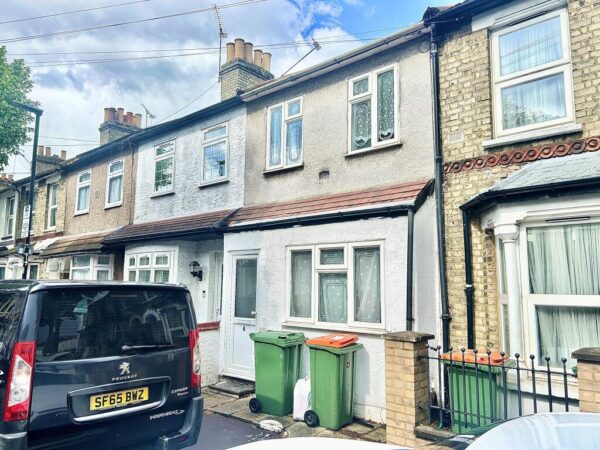 2 Bedroom Terrance House In E12