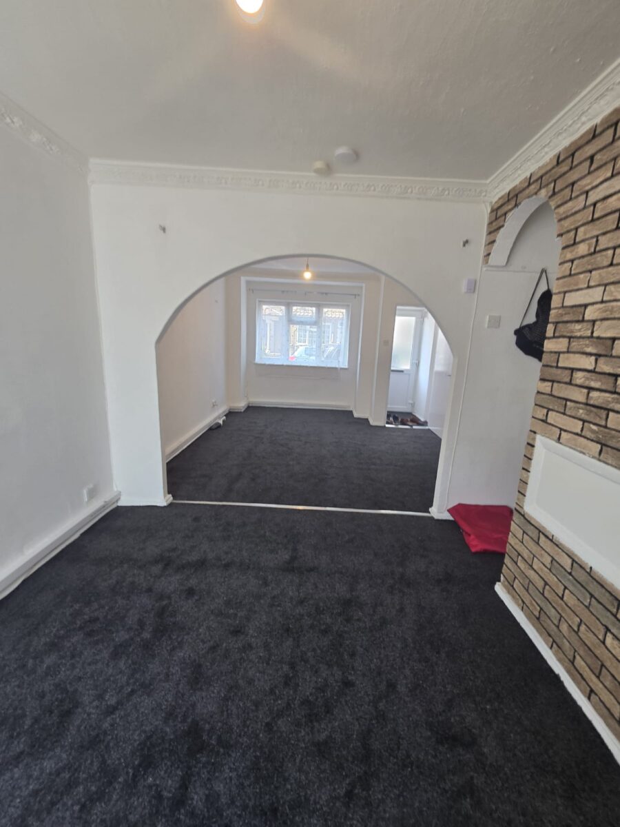 2 Bedroom Terrance House In E12