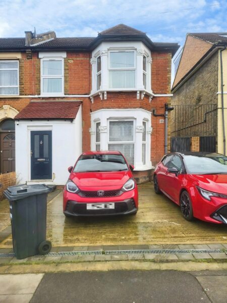 Investment Opportunity – Four Self-Contained Flats for Sale – IG1