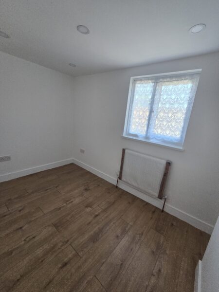 Newly Refurbished 6-Bedroom Family Home to Rent –  E7
