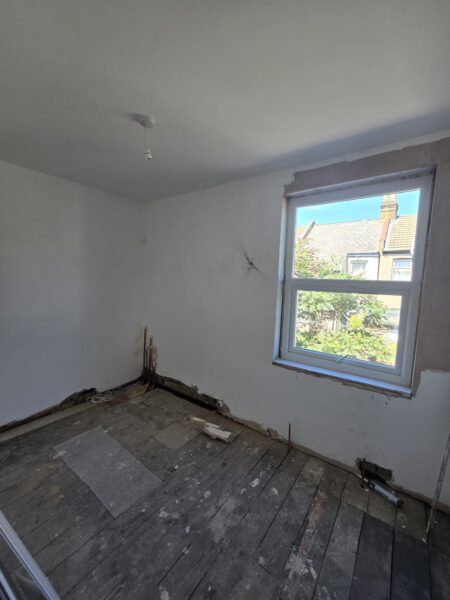 Newly Refurbished 6-Bedroom Family Home to Rent –  E7