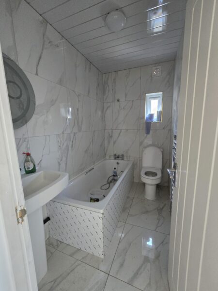 Newly Refurbished 6-Bedroom Family Home to Rent –  E7