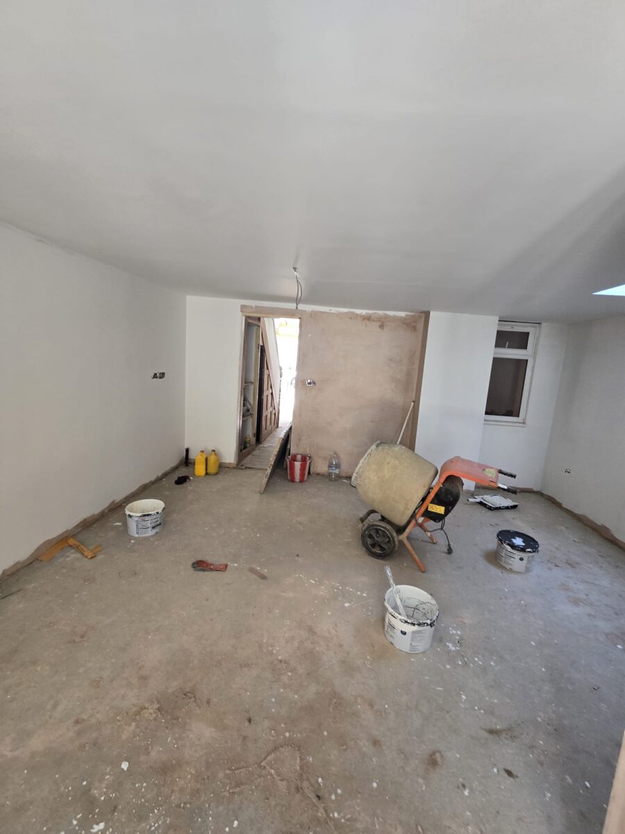 Newly Refurbished 6-Bedroom Family Home to Rent –  E7