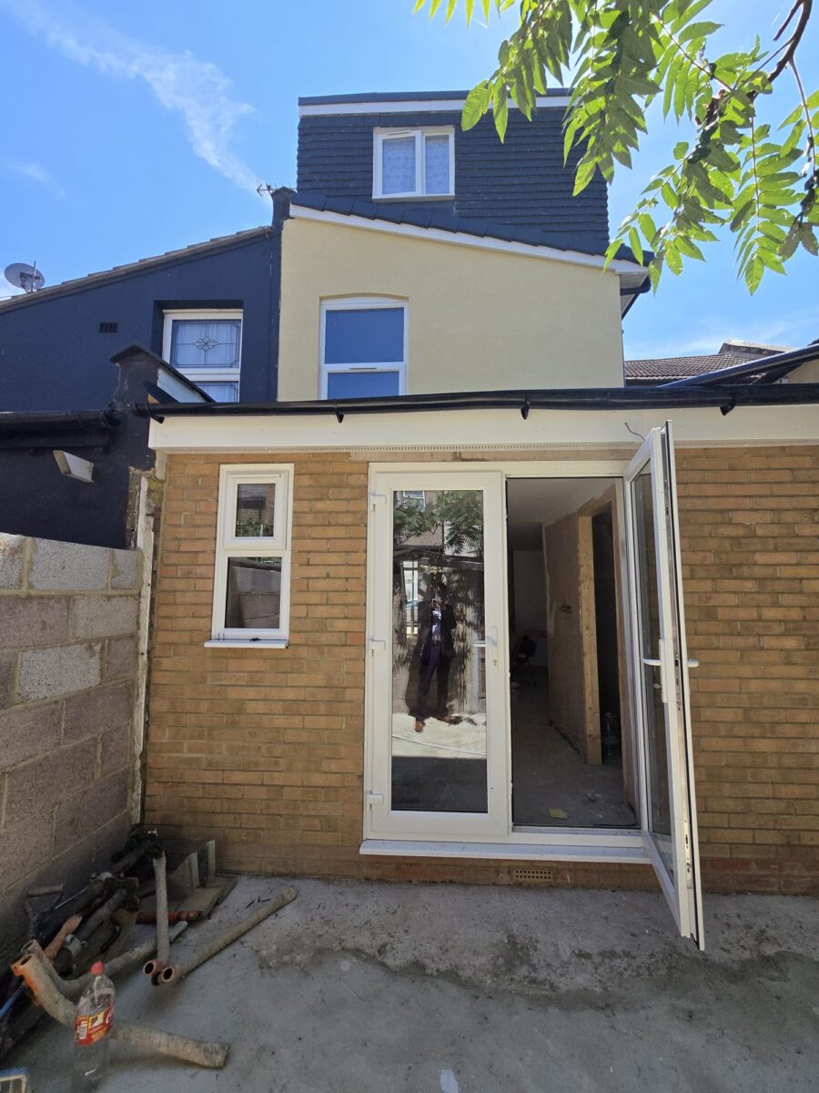 Newly Refurbished 6-Bedroom Family Home to Rent –  E7
