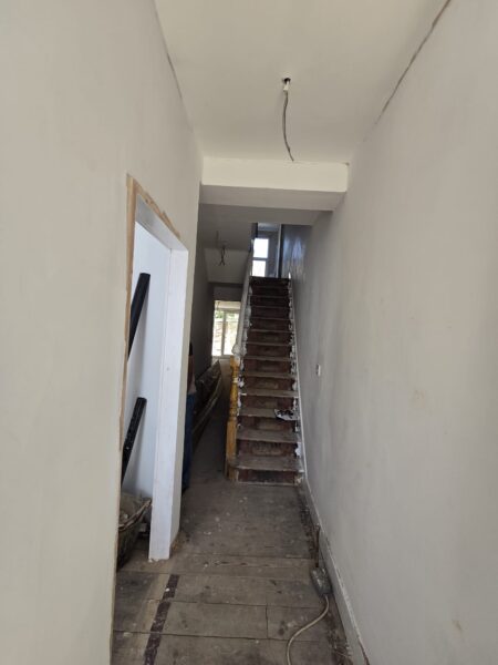 Newly Refurbished 6-Bedroom Family Home to Rent –  E7