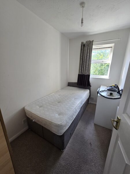 1 Bed Flat To Let - IG11