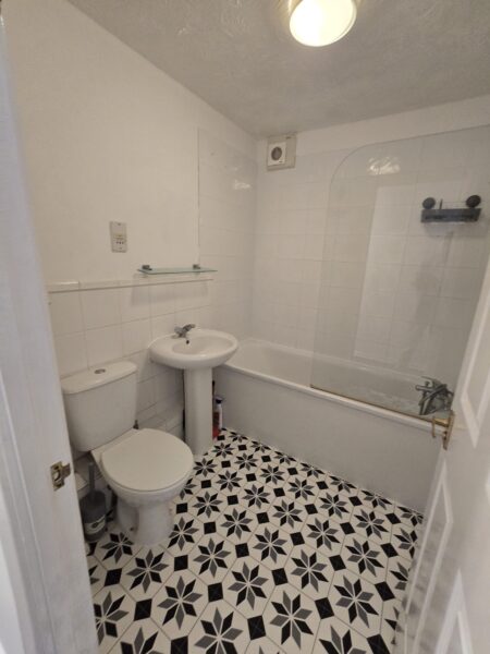 1 Bed Flat To Let - IG11