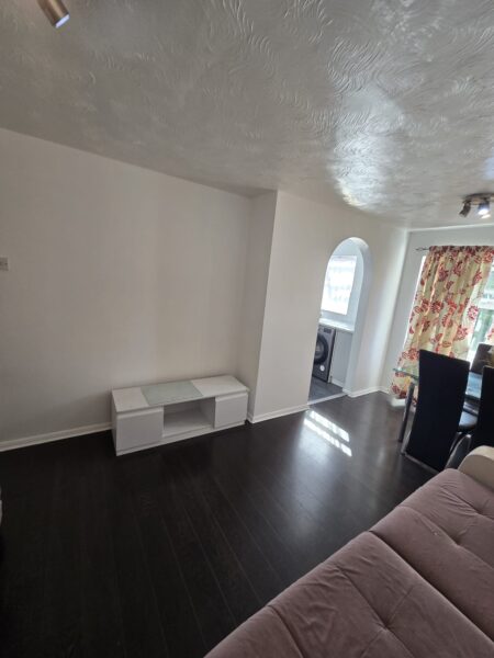 1 Bed Flat To Let - IG11