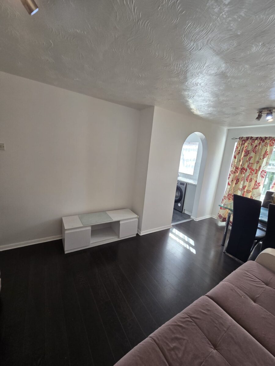 1 Bed Flat To Let - IG11