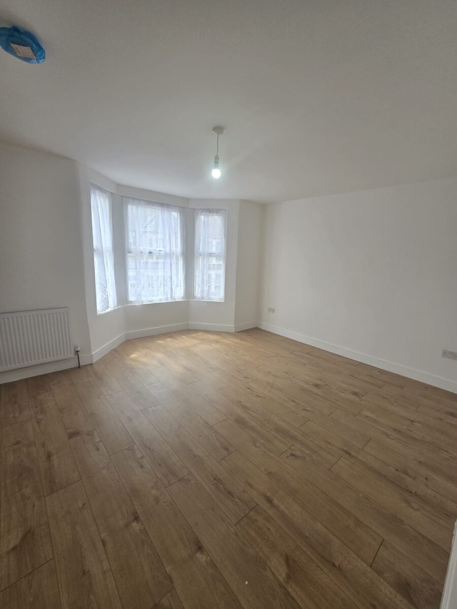 45 Grosvenor rd E7 8HZ