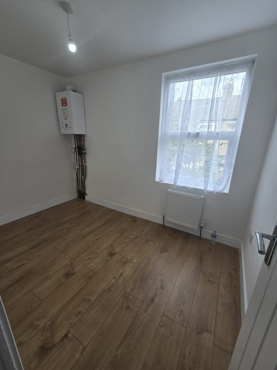 45 Grosvenor rd E7 8HZ