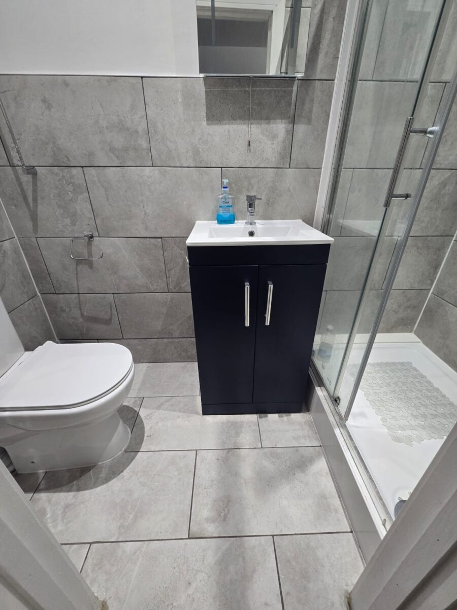 King-Size En-Suite Room with Bills £1250