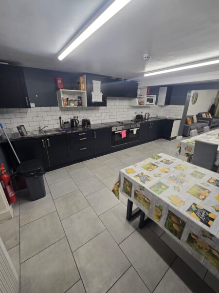 King-Size En-Suite Room with Bills £1250