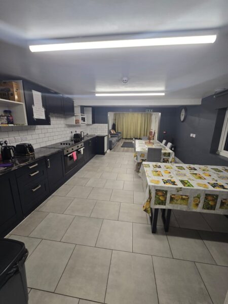 King-Size En-Suite Room with Bills £1250