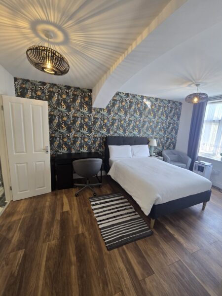 King-Size En-Suite Room with Bills £1250