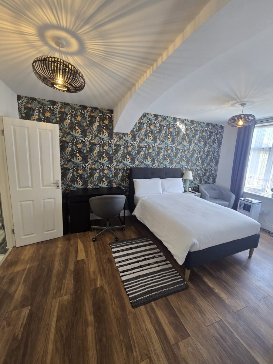 King-Size En-Suite Room with Bills £1250
