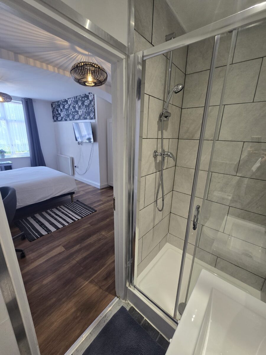 King-Size En-Suite Room with Bills £1250