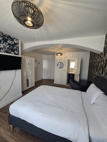 King-Size En-Suite Room with Bills £1250