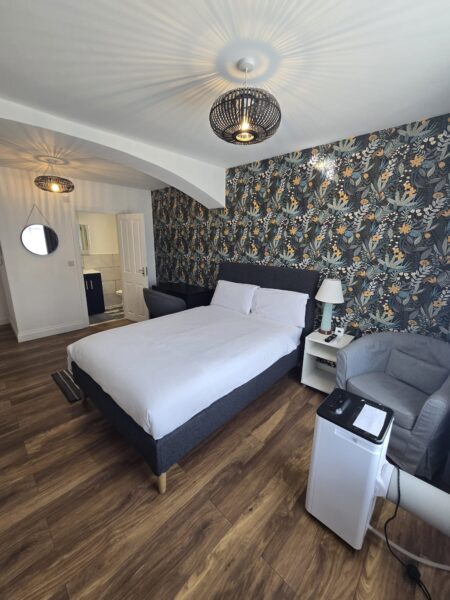King-Size En-Suite Room with Bills £1250