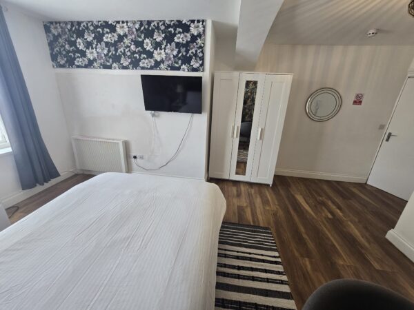 King-Size En-Suite Room with Bills £1250